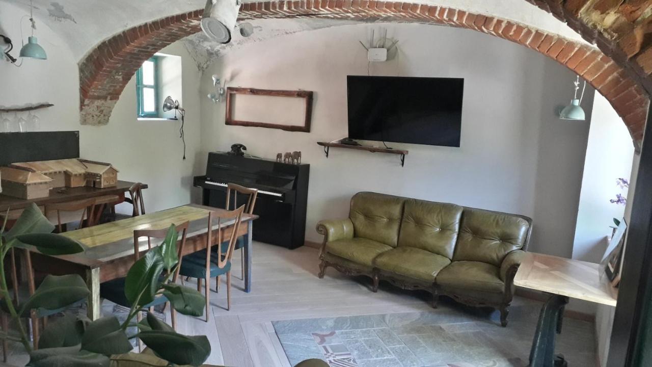 Pocoburro Ca' D'Arte Bed and Breakfast Montaldo Roero Exteriör bild