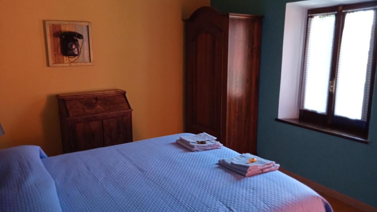 Pocoburro Ca' D'Arte Bed and Breakfast Montaldo Roero Exteriör bild